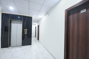 Lift - Fabhotel Canal View (Ludhiana)