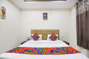 Deluxe Room | Egyptian cotton sheets, premium bedding, in-room safe, free WiFi - Fabhotel Canal View (Ludhiana)