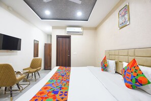 Egyptian cotton sheets, premium bedding, in-room safe, free WiFi - Fabhotel Canal View (Ludhiana)