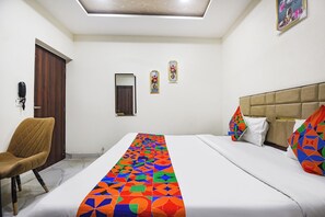 Egyptian cotton sheets, premium bedding, in-room safe, free WiFi - Fabhotel Canal View (Ludhiana)