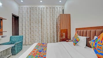 Egyptian cotton sheets, premium bedding, in-room safe, free WiFi