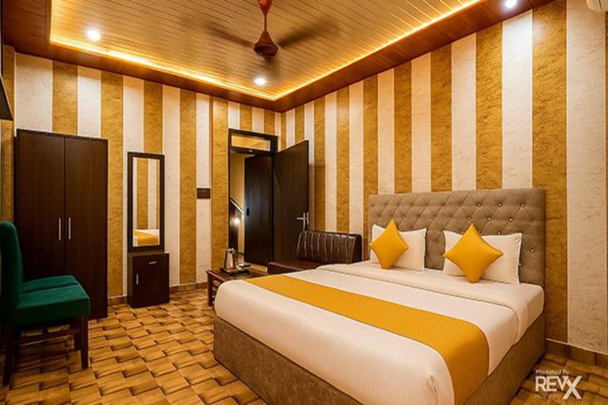 Lakens van Egyptisch katoen, luxe beddengoed, een kluis op de kamer