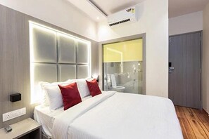Egyptian cotton sheets, premium bedding, in-room safe, free WiFi - Fabhotel Aarti Residency (Mumbai)