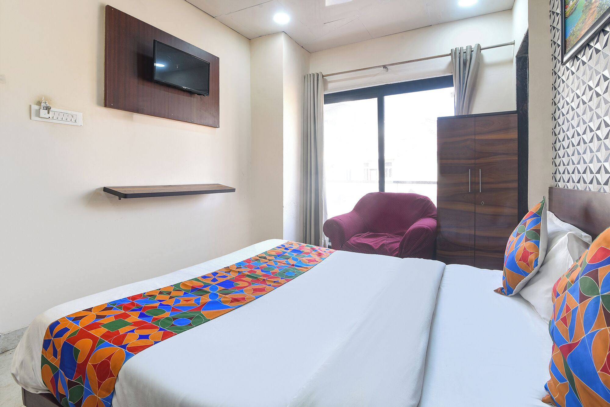 Egyptian cotton sheets, premium bedding, in-room safe, free WiFi