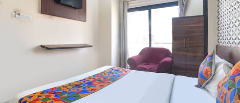 Egyptian cotton sheets, premium bedding, in-room safe, free WiFi