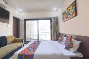 Egyptian cotton sheets, premium bedding, in-room safe, free WiFi - Fabhotel Kavya (Jaipur)