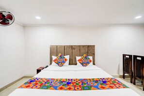 Egyptian cotton sheets, premium bedding, in-room safe, free WiFi - Fabhotel Vista Inn (Prayagraj)