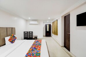 Egyptian cotton sheets, premium bedding, in-room safe, free WiFi - Fabhotel Vista Inn (Prayagraj)