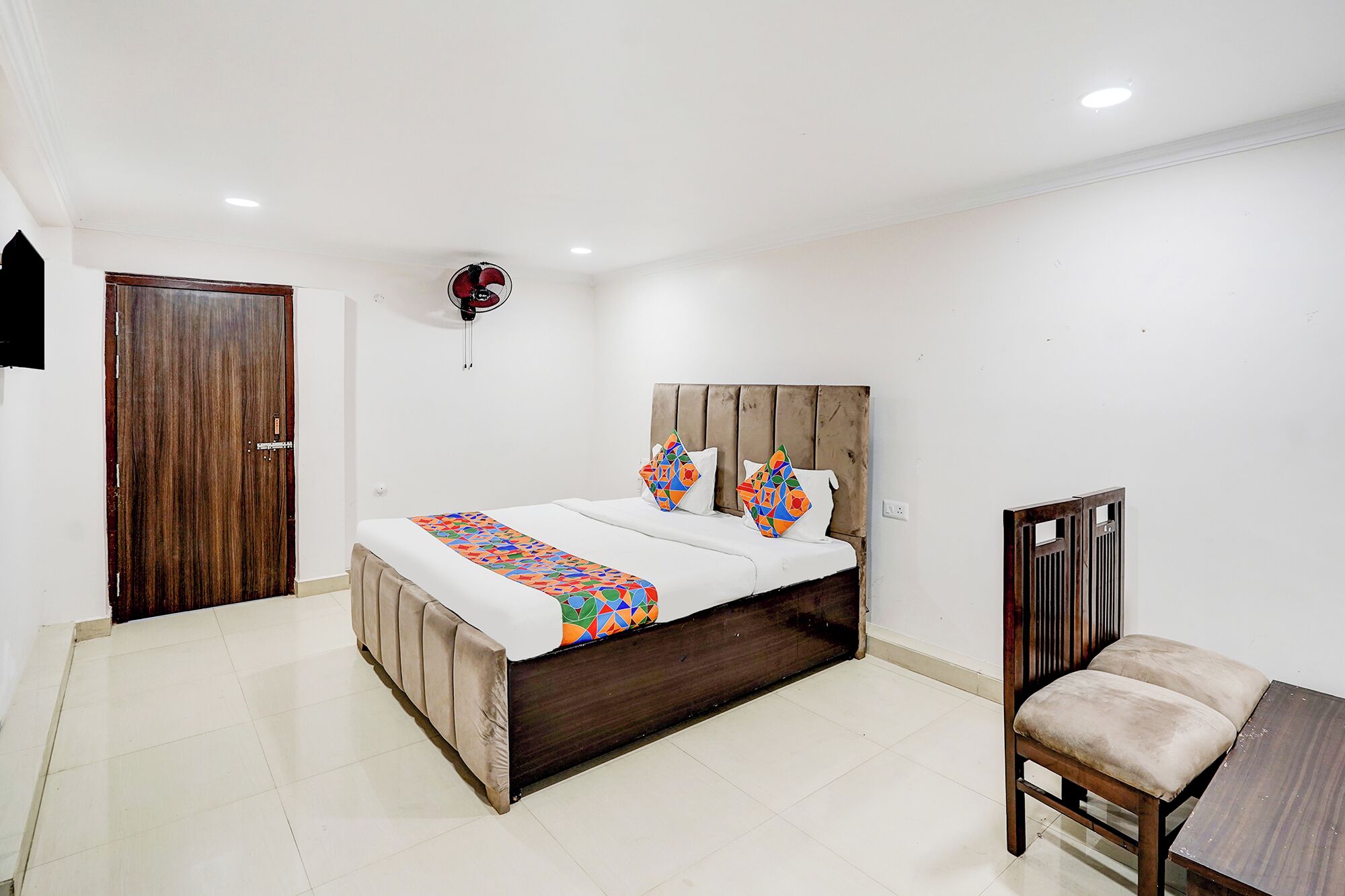 Egyptian cotton sheets, premium bedding, in-room safe, free WiFi