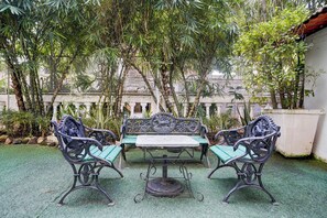 Lobby sitting area - Fabhotel Ddhyana The Wellness Centre And Resort (Panaji)