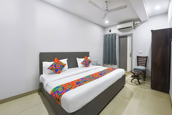 Egyptian cotton sheets, premium bedding, in-room safe, free WiFi