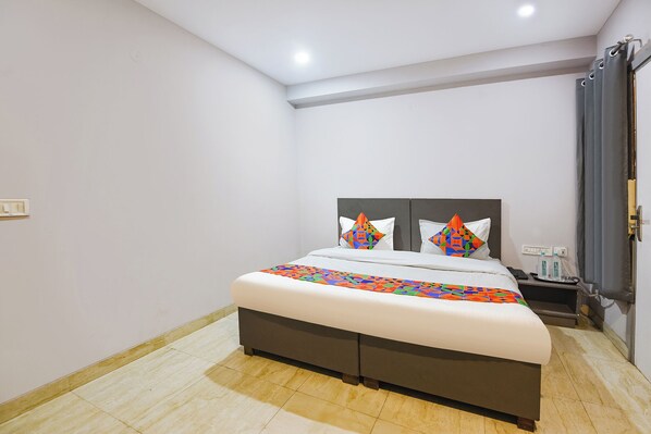 Deluxe Room | Egyptian cotton sheets, premium bedding, in-room safe, free WiFi - Fabhotel Dream Palace Ip Extension (New Delhi)
