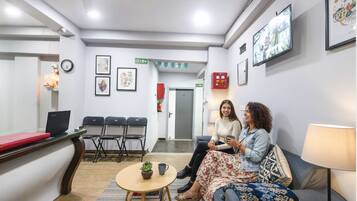 Coin salon dans le hall