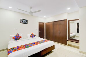 Egyptian cotton sheets, premium bedding, in-room safe, free WiFi