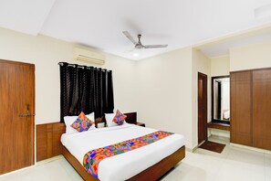Deluxe Room | Egyptian cotton sheets, premium bedding, in-room safe, free WiFi - Fabhotel Vsm Suites (Hyderabad)