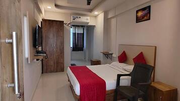 Egyptian cotton sheets, premium bedding, in-room safe, free WiFi