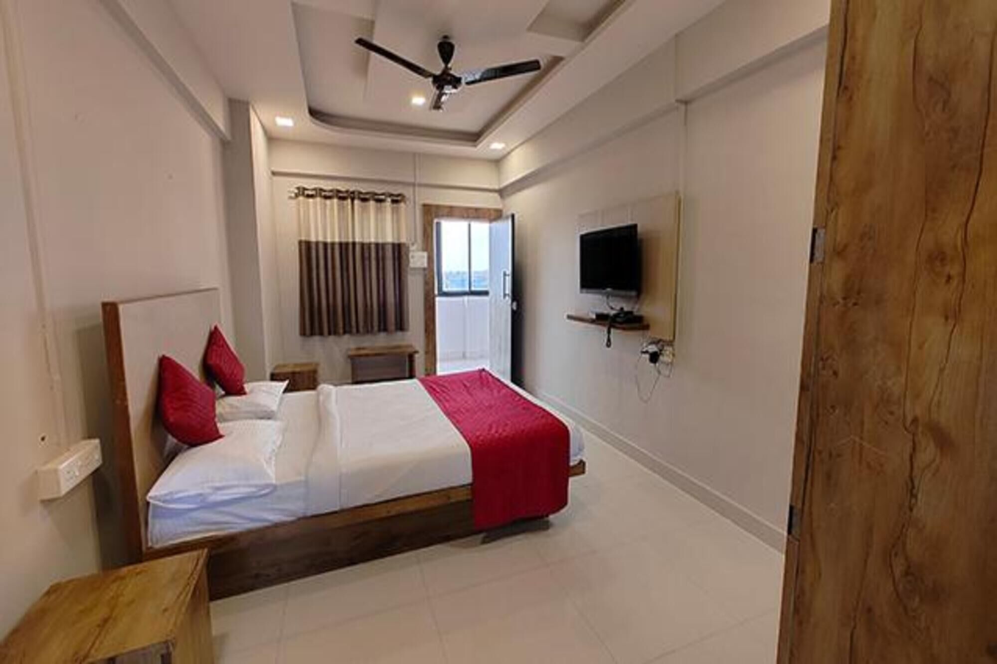 Deluxe Room | Egyptian cotton sheets, premium bedding, in-room safe, free WiFi