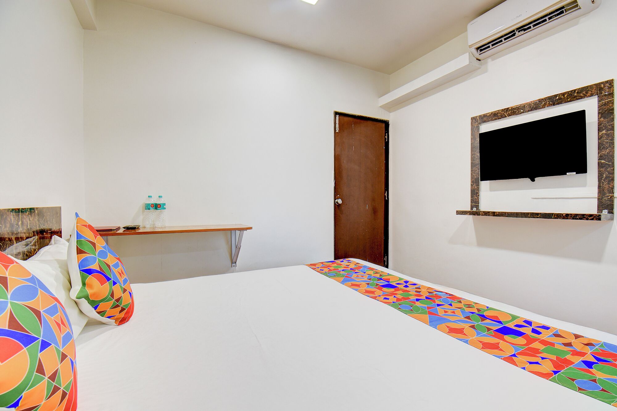 Egyptian cotton sheets, premium bedding, in-room safe, free WiFi