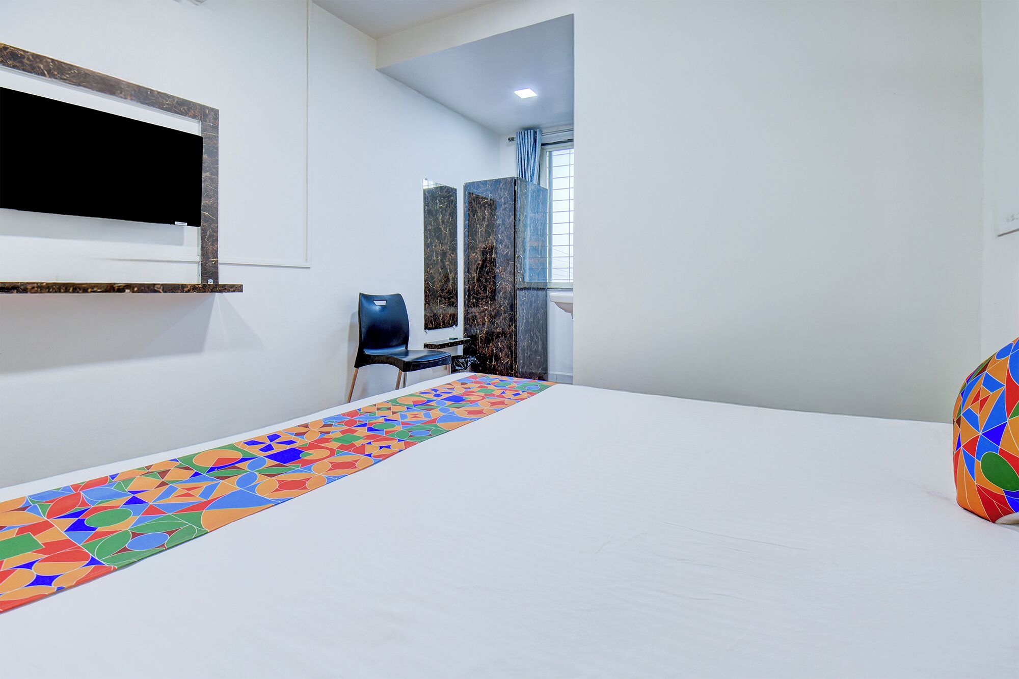 华丽客房 | 埃及棉床单、高档床上用品、客房内保险箱、免费 WiFi