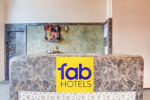 Reception - Fabhotel Royal Imperio (Paud)