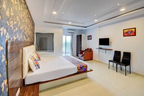 Egyptian cotton sheets, premium bedding, in-room safe, free WiFi - Fabhotel Royal Imperio (Paud)
