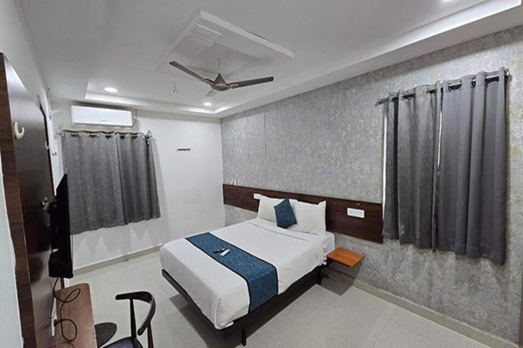 Deluxe Room | Egyptian cotton sheets, premium bedding, in-room safe, free WiFi