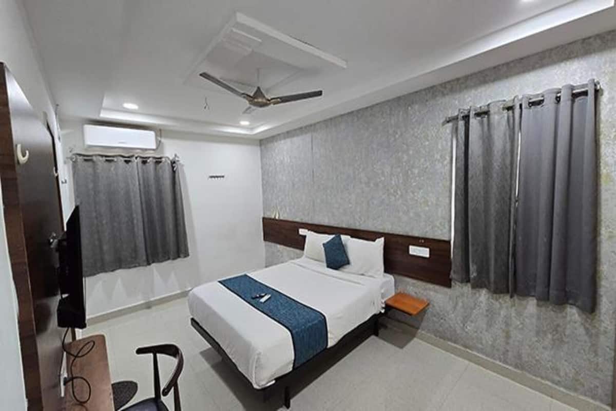 Deluxe Room | Egyptian cotton sheets, premium bedding, in-room safe, free WiFi