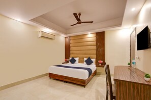 Egyptian cotton sheets, premium bedding, in-room safe, free WiFi - Fabhotel Golden Key Residency (New Delhi)