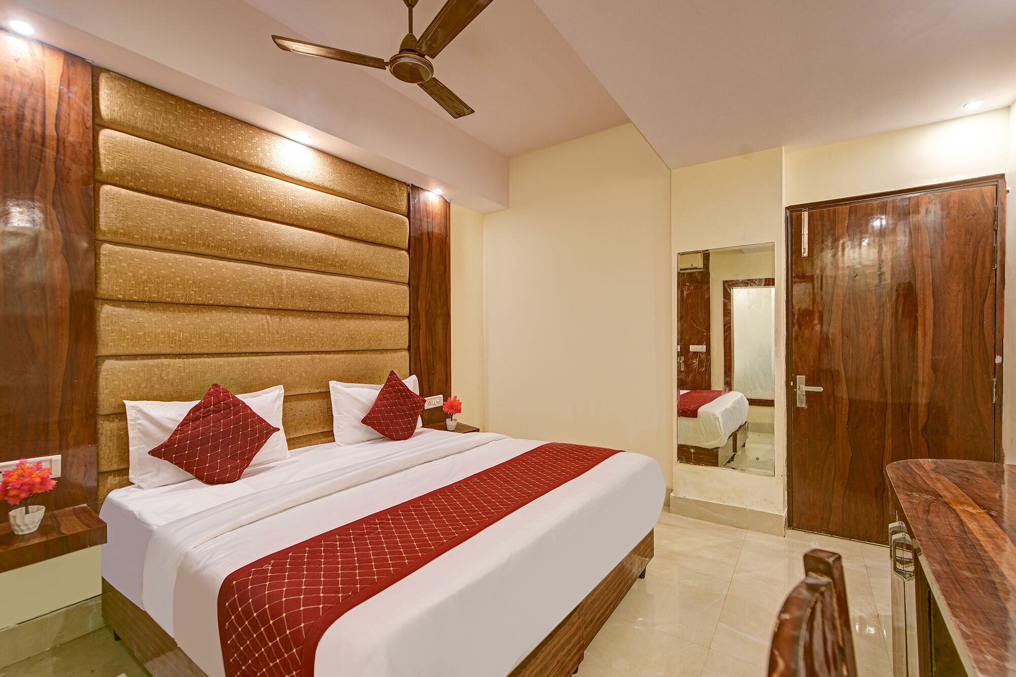 Rom – premium | Sengetøy i egyptisk bomull, sengetøy av topp kvalitet og safe på rommet