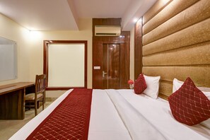 Egyptian cotton sheets, premium bedding, in-room safe, free WiFi - Fabhotel Golden Key Residency (New Delhi)