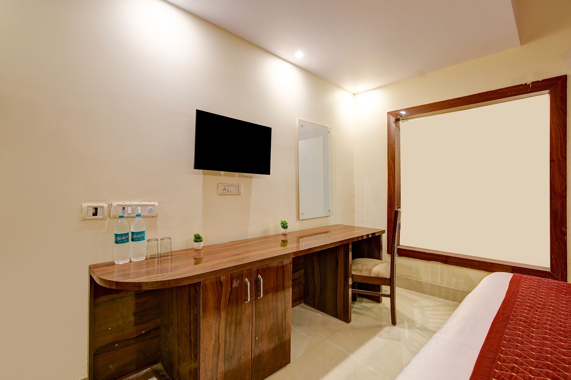 Egyptian cotton sheets, premium bedding, in-room safe, free WiFi