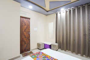 Egyptian cotton sheets, premium bedding, in-room safe, free WiFi - Fabhotel Imperial Blue (Nagpur)