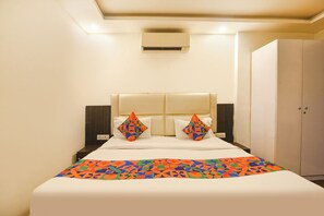 Egyptian cotton sheets, premium bedding, in-room safe, free WiFi - Fabhotel Red Apple (New Delhi)