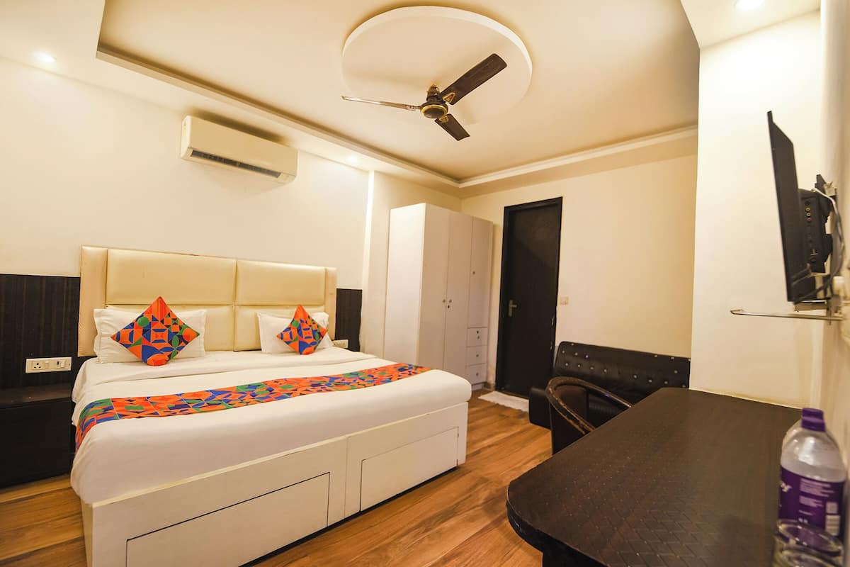 ห้องดีลักซ์ | ผ้าปูที่นอนฝ้ายอียิปต์, เครื่องนอนระดับพรีเมียม, ตู้นิรภัยในห้องพัก