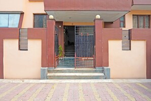 Property entrance - Fabhotel The Grand Olive (Noida)