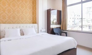 Deluxe Room | Egyptian cotton sheets, premium bedding, in-room safe, free WiFi - Fabhotel Nitya Executive (Pune)