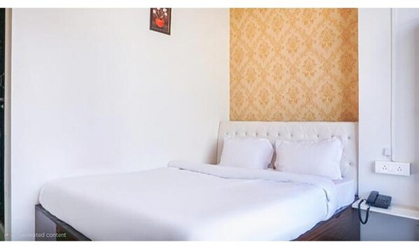 Deluxe Room | Egyptian cotton sheets, premium bedding, in-room safe, free WiFi - Fabhotel Nitya Executive (Pune)