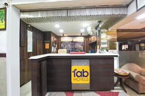 Reception - Fabhotel The Rivlet Centre (New Delhi)