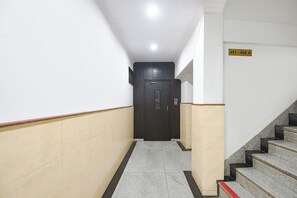 Egyptian cotton sheets, premium bedding, in-room safe, free WiFi - Fabhotel Golden Palm (New Delhi)