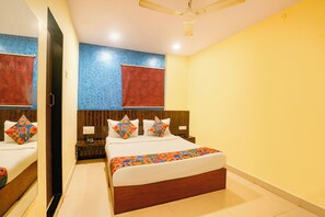 Deluxe Room | Egyptian cotton sheets, premium bedding, in-room safe, free WiFi - Fabexpress Ashir Inn (Mumbai)