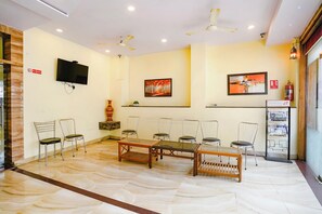 Televisi LCD 28-inci dengan saluran TV kabel dan perapian