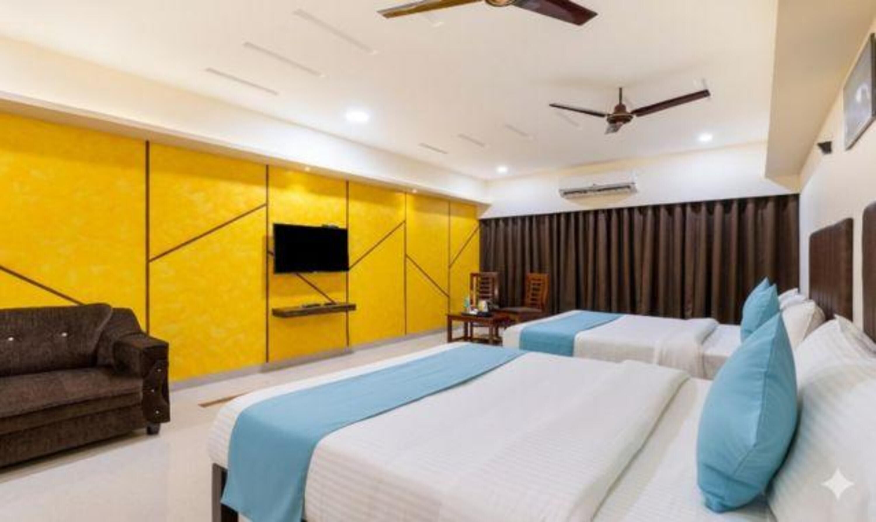 Egyptian cotton sheets, premium bedding, in-room safe, free WiFi