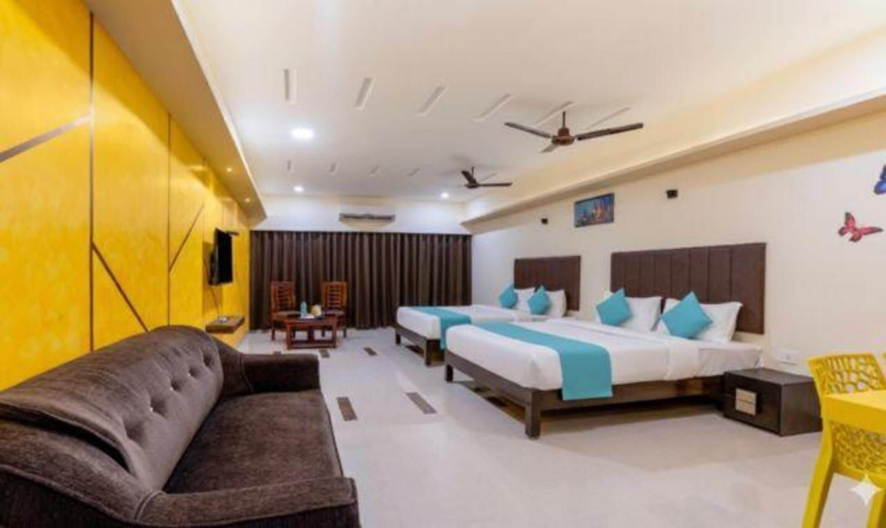 Luxury Suite | Egyptian cotton sheets, premium bedding, in-room safe, free WiFi