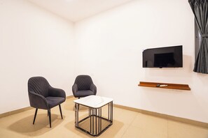 28-inch LCD TV with cable channels - Fabhotel Lotus Inn Pimpri Chinchwad (Pune)