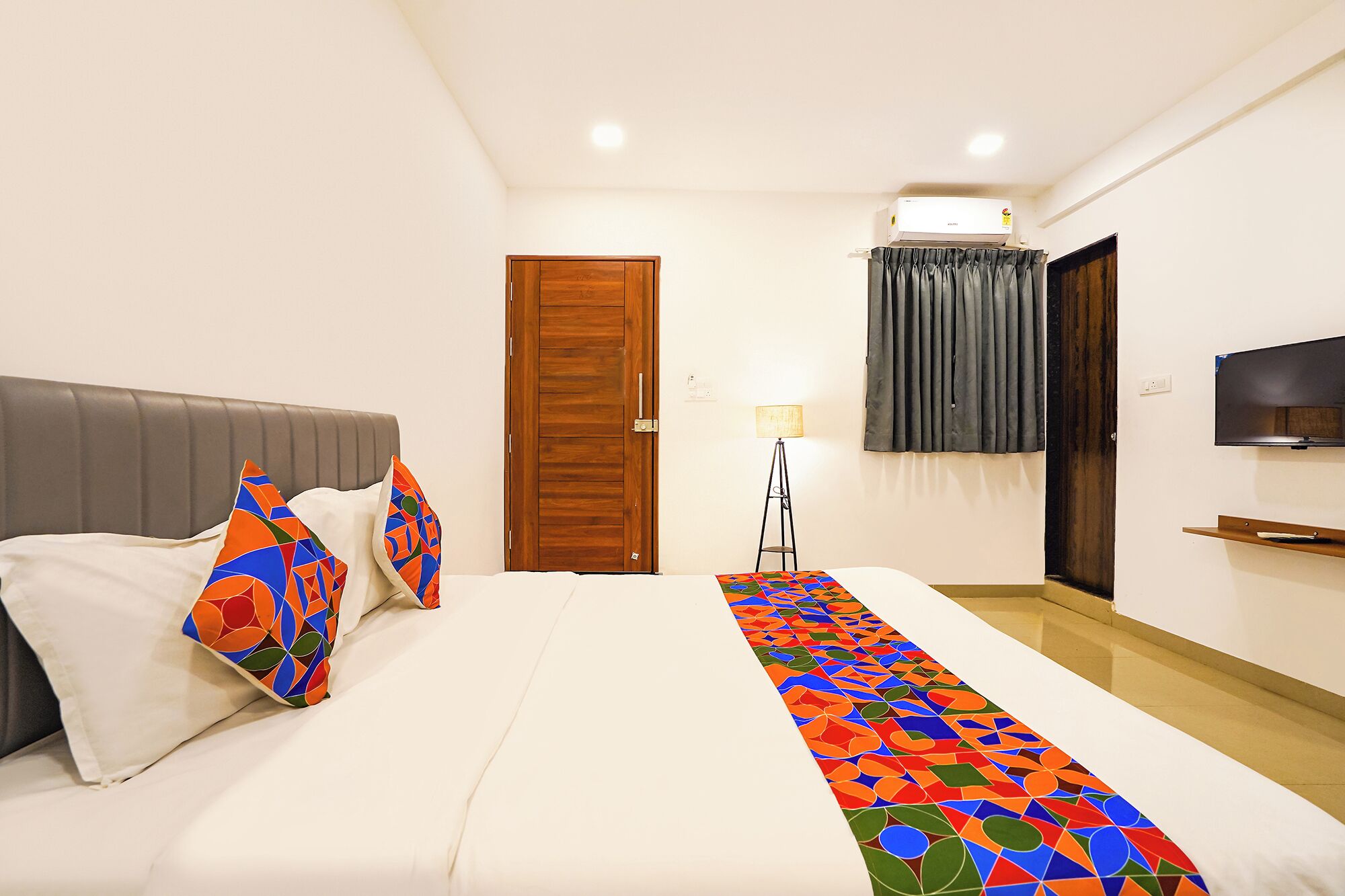 Egyptian cotton sheets, premium bedding, in-room safe, free WiFi