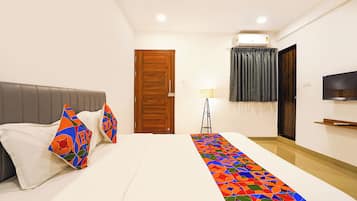 Egyptian cotton sheets, premium bedding, in-room safe, free WiFi