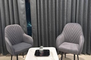 ทีวีจอแอลซีดี 28 นิ้ว พร้อมช่องเคเบิล