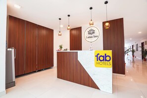 Reception - Fabhotel Lotus Inn Pimpri Chinchwad (Pune)