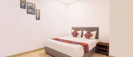 Deluxe Room | Egyptian cotton sheets, premium bedding, in-room safe, free WiFi