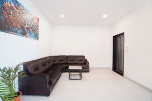 Lobby sitting area - Fabhotel Lotus Inn Pimpri Chinchwad (Pune)